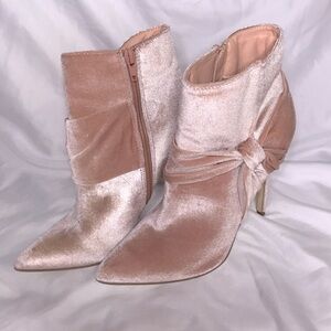 JustFab Women’s Blush Pink Velour Stiletto Ankle Bootie Pointed Toe Size 8.5